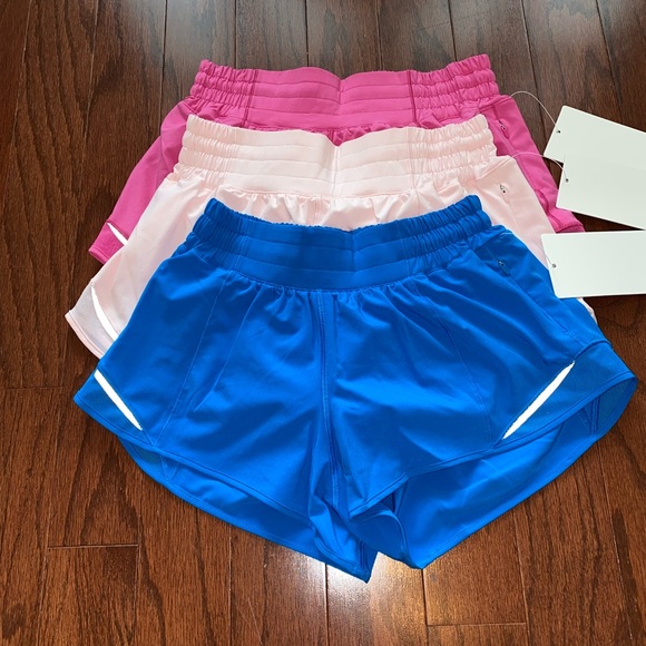 lululemon athletica Pants - Lululemon Hotty Hot Low Rise Lined Short 2.5”